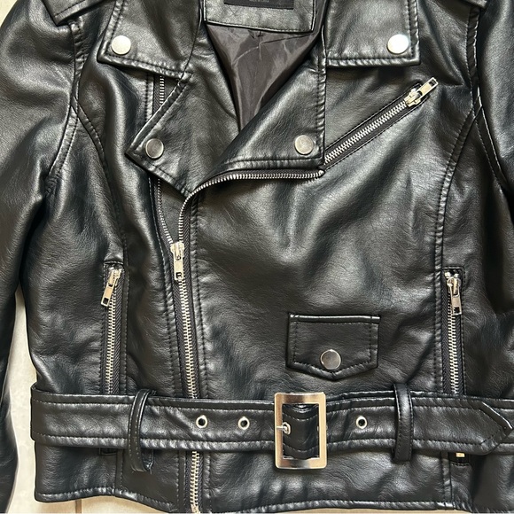 Black Cropped faux Leather Jacket - Picture 2 of 8